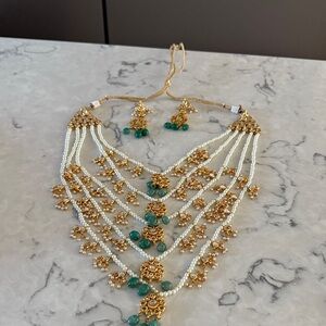 Elegant Gold and Green Necklace Set